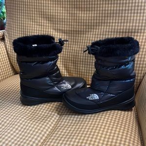 Women’s North Face Nuptse Bootie Fur IV size 5. In Box, Never worn.